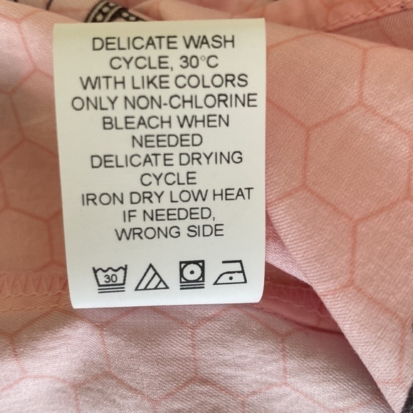 The Cats Pajamas S/S Soft Pink Button Up Queen Bee Print Size SMALL - Picture 6 of 8